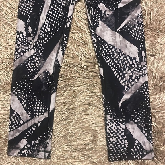 Lululemon Cropped Leggings sz 6 - Picture 2 of 11